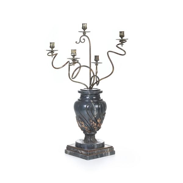 Candelabro a cinque fiamme