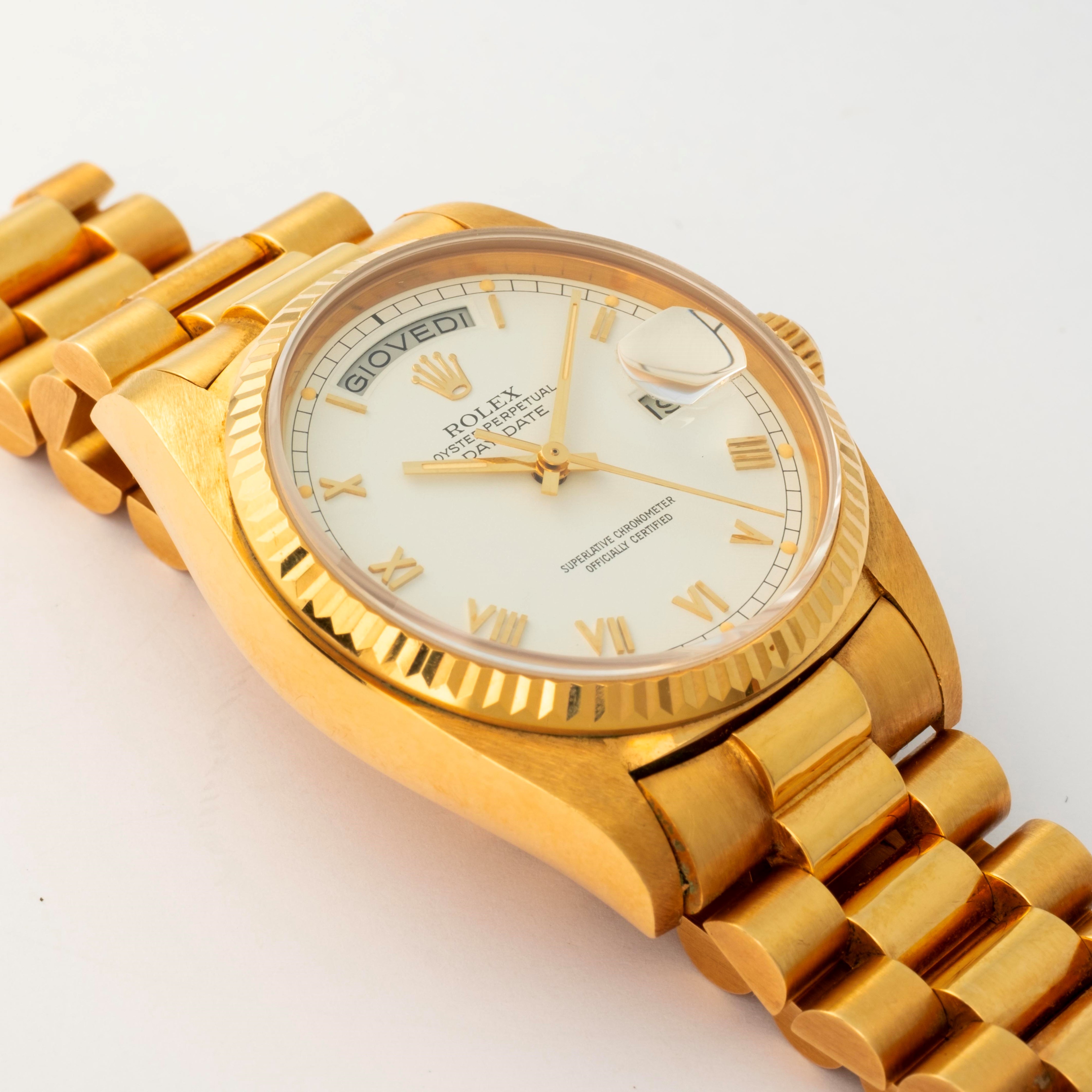 Rolex, Day-Date 18038, orologio automatico in oro giallo 18k con quadrante bianco e numeri romani...