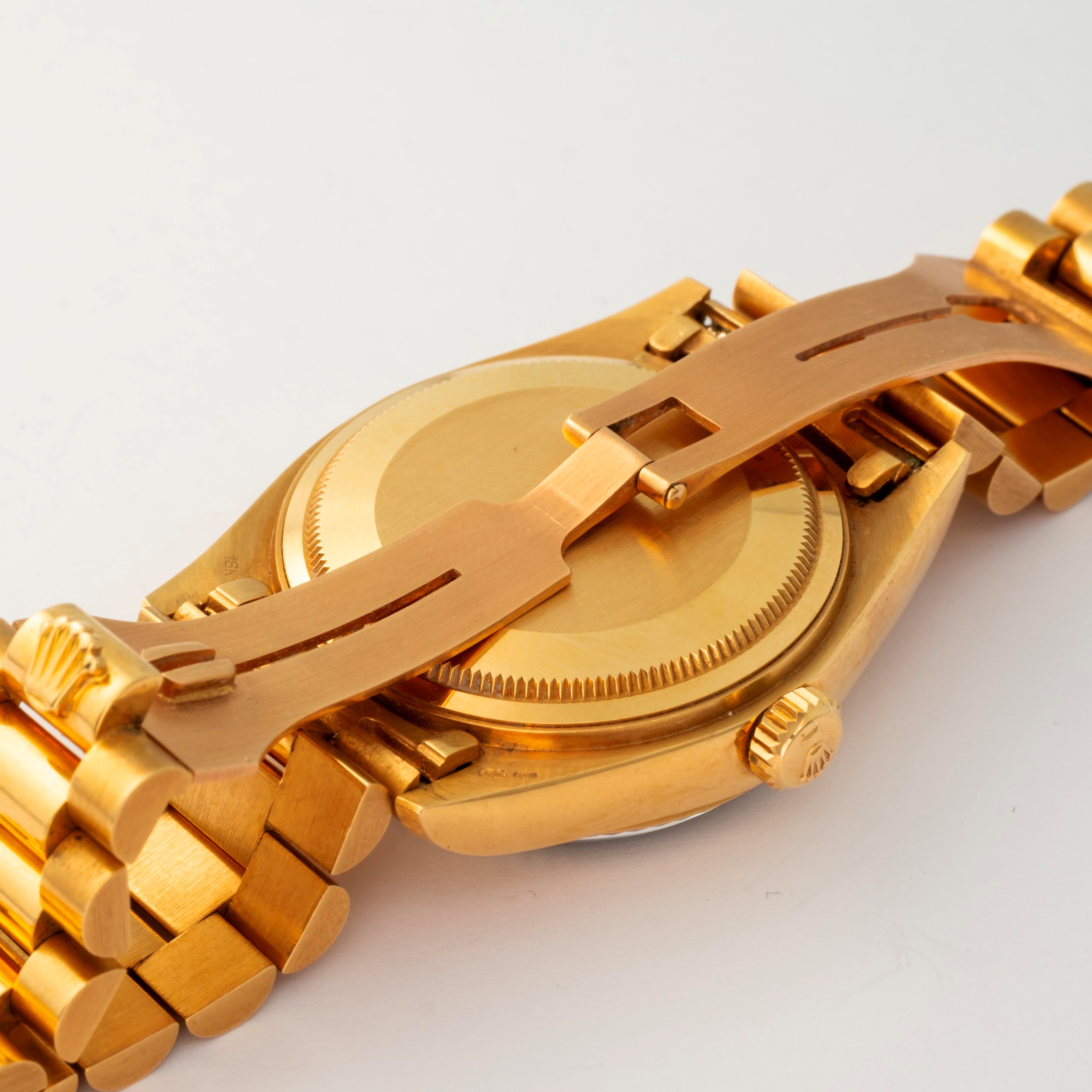 Rolex, Day-Date 18038, orologio automatico in oro giallo 18k con quadrante bianco e numeri romani...