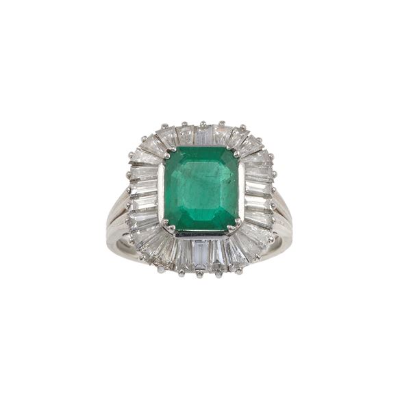 Anello con smeraldo Colombia di ct 2.70 circa