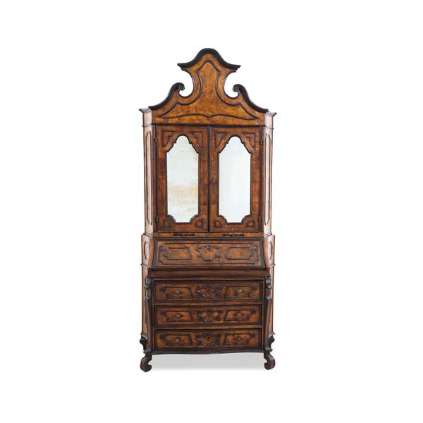 Trumeau lastronato in radica. Lombardia, XVIII secolo