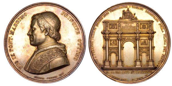 STATO PONTIFICIO. PIO IX (Giovanni Maria Mastai Ferretti), 1846-1878. Medaglia in argento dorato 1846. Costruzione di un arco trionfale provvisorio in legno all'ingresso di Piazza del Popolo per la visita di Pio IX alla Basilica di S. Maria in Roma.