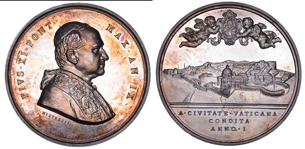 VATICANO. PIO XI  (Achille Ratti), 1922-1939. Medaglia di massimo modulo in argento 1930. I° Anniversario della Costituzione dello Stato della Città del Vaticano.