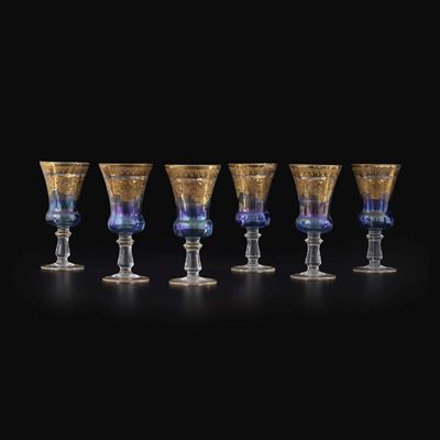 Sei calici, vetro iridescente con decorazione in oro, XX secolo