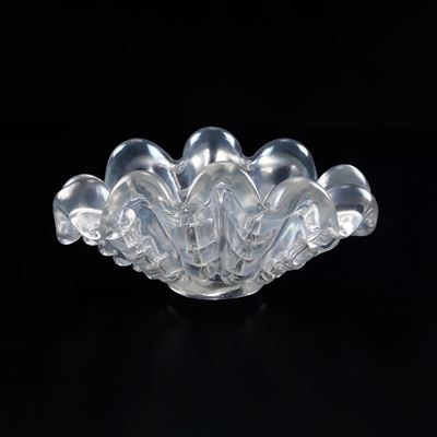 Barovier & Toso, Coppa in forma di conchiglia in vetro iridescente (Murano, circa 1940)