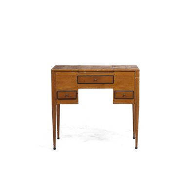Piccola Toilette con Filettature in Legno Ebanizzato. XIX-XX Secolo