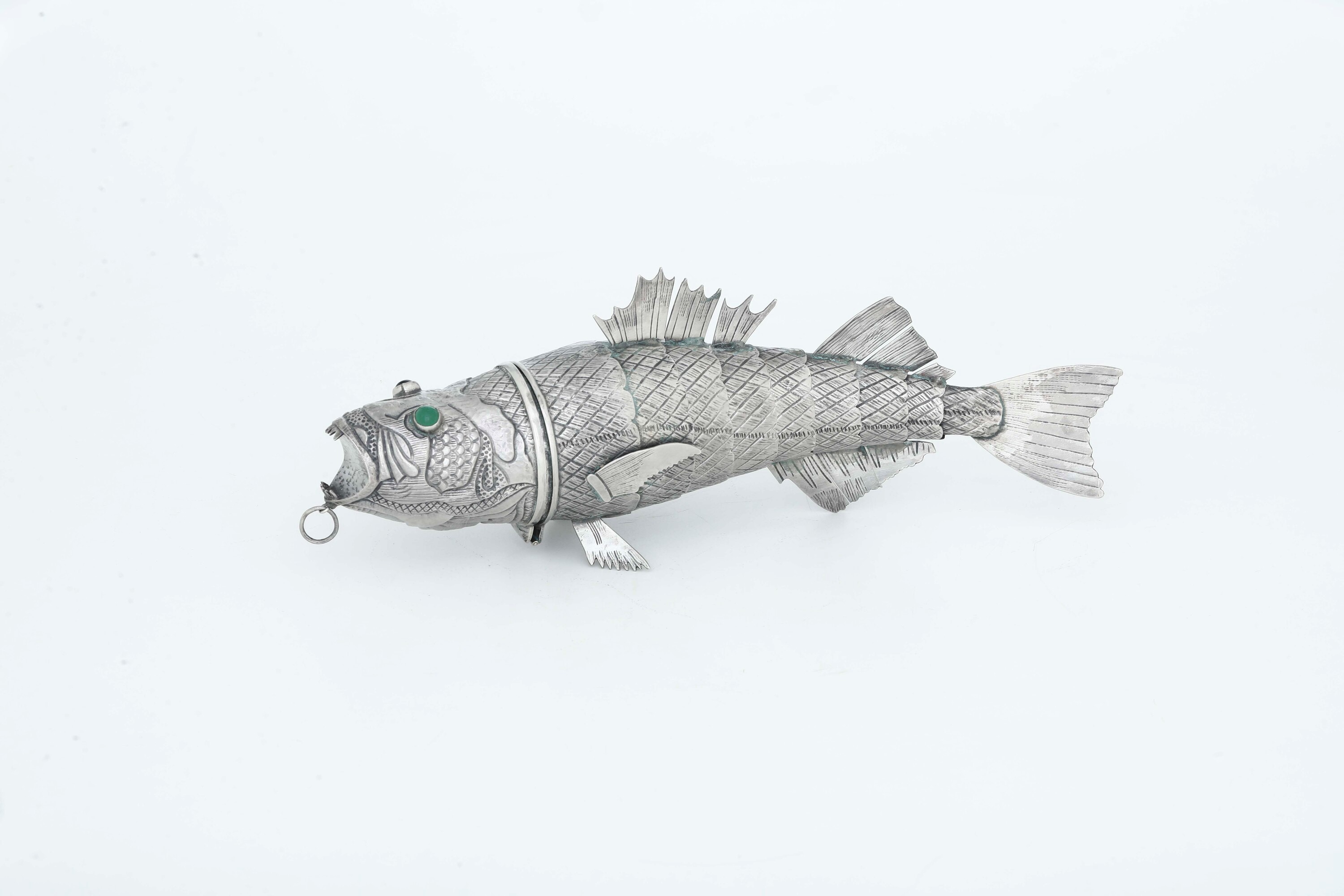 Pesce Snodato. Argenteria del XX Secolo, Apparentemente Privo di Punzonatura
