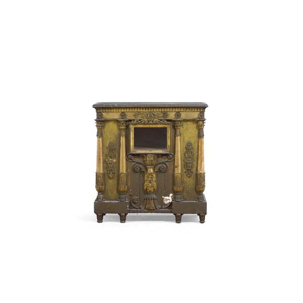 Mobile vetrina in legno dorato. XX secolo