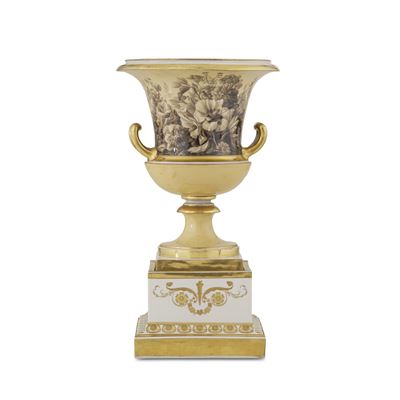 Vienna (attrib.), Vaso su piedistallo in porcellana a forma di cratere, dipinto a grisaille, vers...