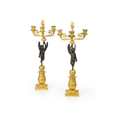 Francia, Candelabri a tre luci in bronzo dorato e bronzo patinato (inizio XIX secolo) — coppia