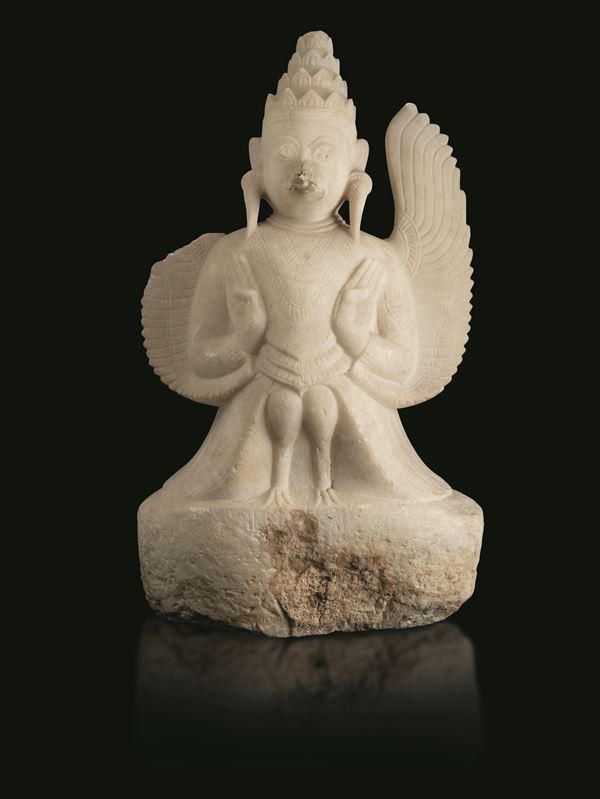 Figura di Buddha incoronato seduto in marmo, Birmania, XIX secolo
