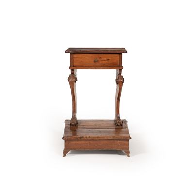Inginocchiatoio in legno intagliato, cm 57X51X83