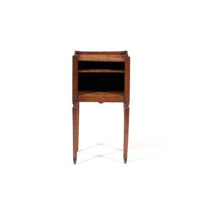 Antico comodino lastronato, cm 43x32x85