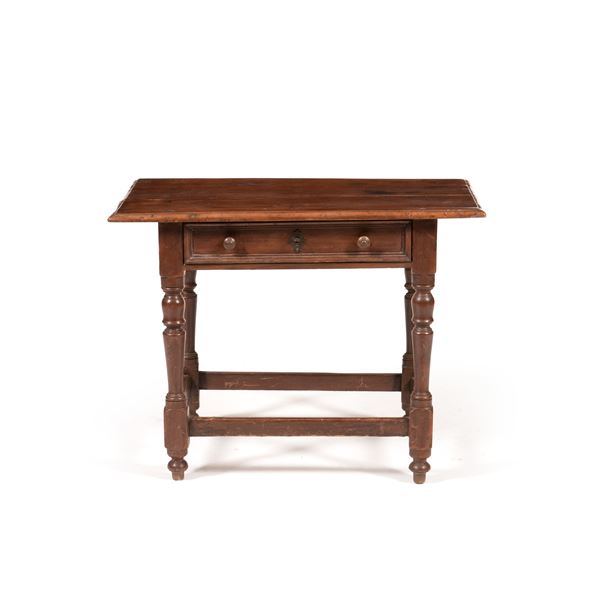 Tavolino in legno ad un cassetto. XIX secolo