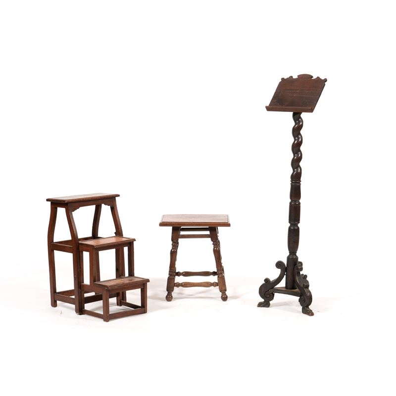 Leggio in legno, sgabello, scaletta biblioteca  - Auction Antiques - Cambi Casa d'Aste