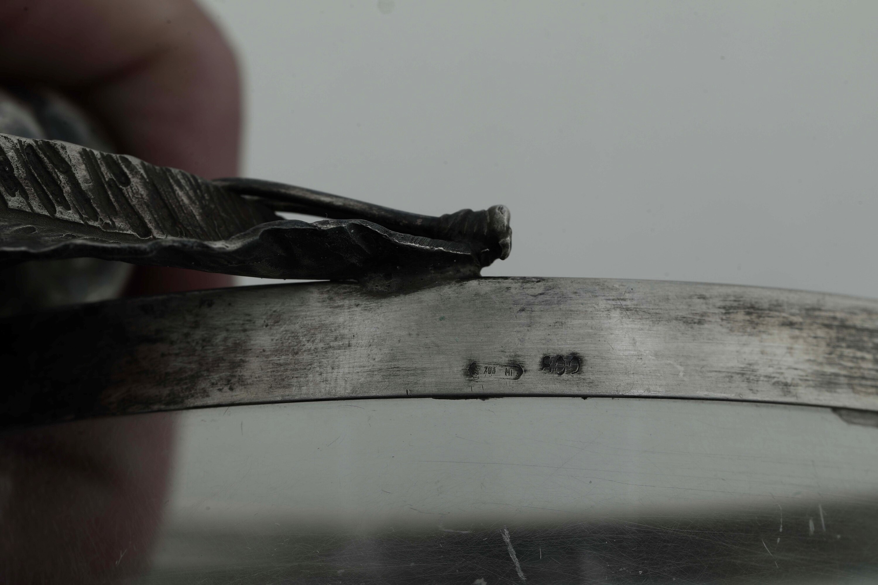 Otto Ciotole con Decorazione a Ciliegia. Manifattura Milanese del XX Secolo