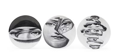 Tre Piatti “tema e Variazioni” Milano, Piero Fornasetti (1913-1988), Terzo Quarto del XX Secolo
