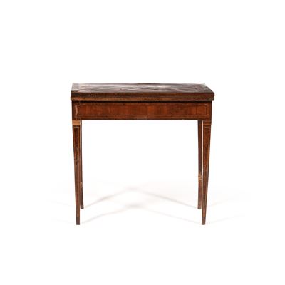 Tavolino da Gioco in Legno Lastronato e Filettato. XVIII-XIX Secolo