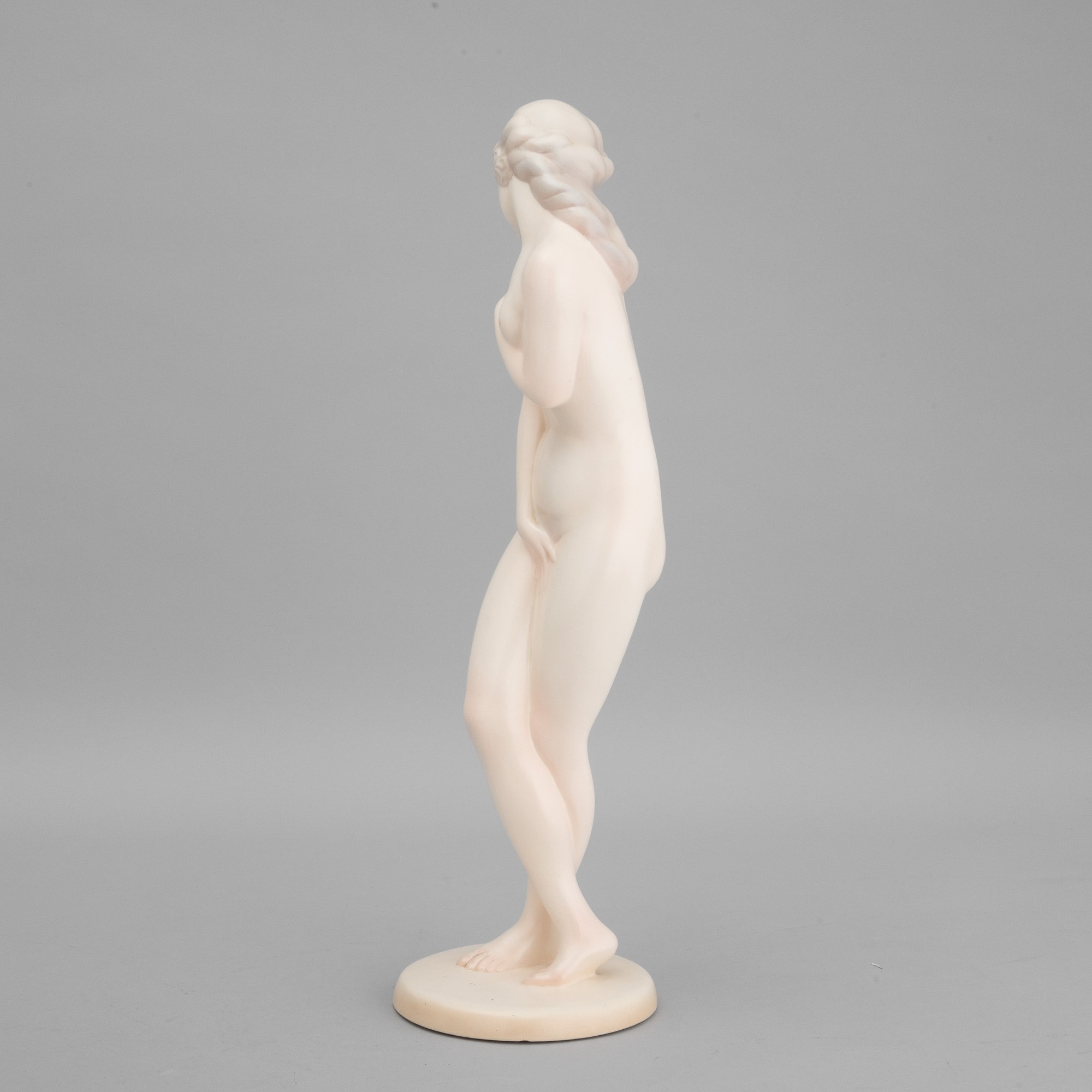 Sandro Vacchetti - Scultura di nudino con colomba in terraglia