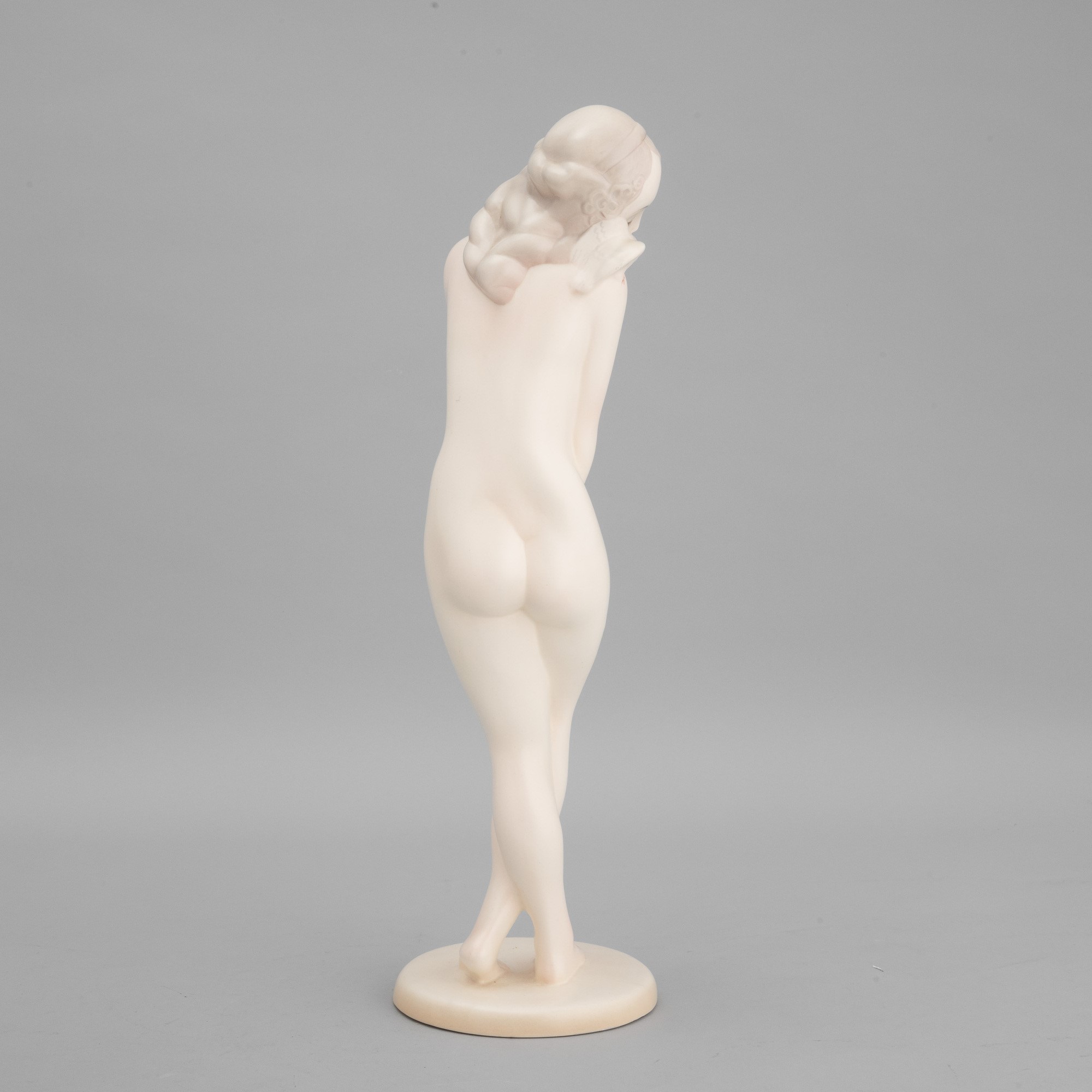 Sandro Vacchetti - Scultura di nudino con colomba in terraglia