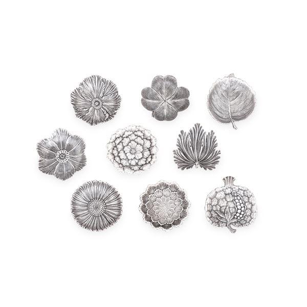 Lotto di sei fiori e tre foglie. Argenteria italiana del XX secolo. Argentiere Calderoni, Bologna per Maison Gianmaria Buccellati