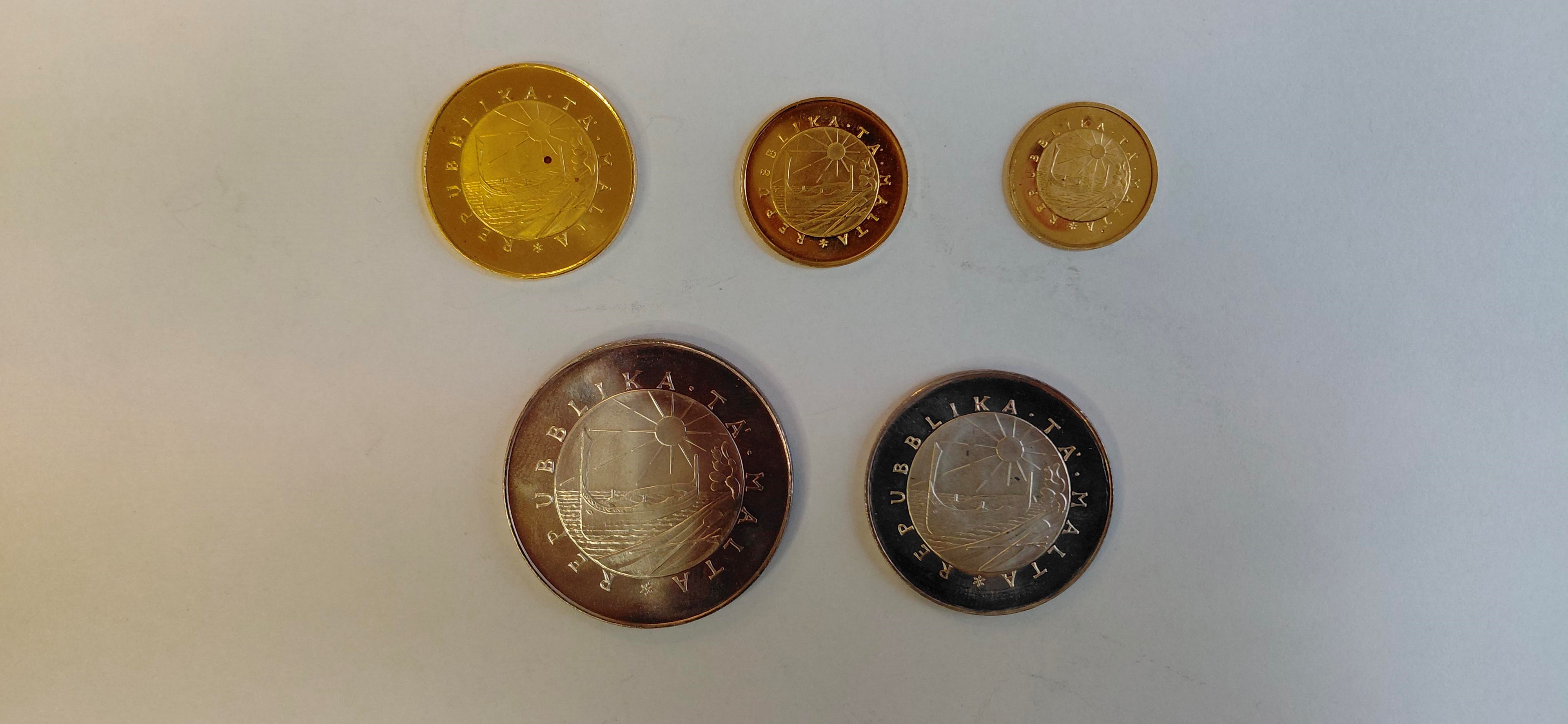 Malta, Lotto di cinque monete in oro e argento, serie del 1976