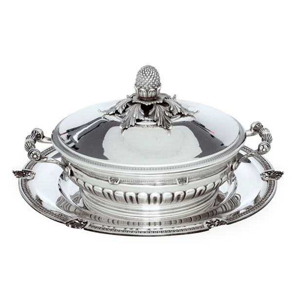 Zuppiera con piatto. Argenteria milanese del XX secolo, argentiere Fassi Arno