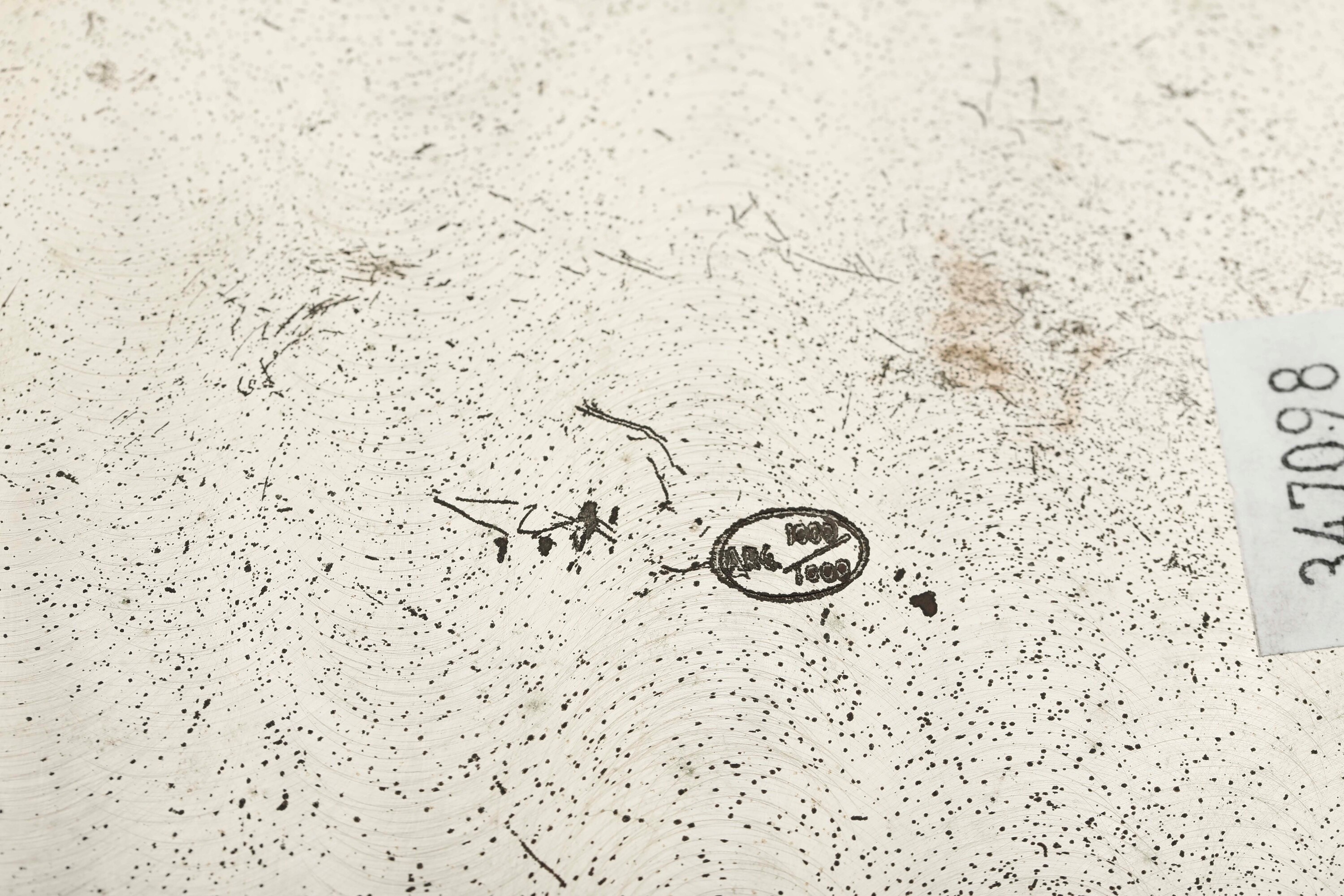 Lotto di una Scatola in Metallo Argentato con Pietra Cabochon e un Portasigarette in Argento. Arg...