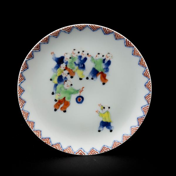 Piatto in porcellana raffigurante bimbi che giocano, Cina, Dinastia Qing, XIX secolo