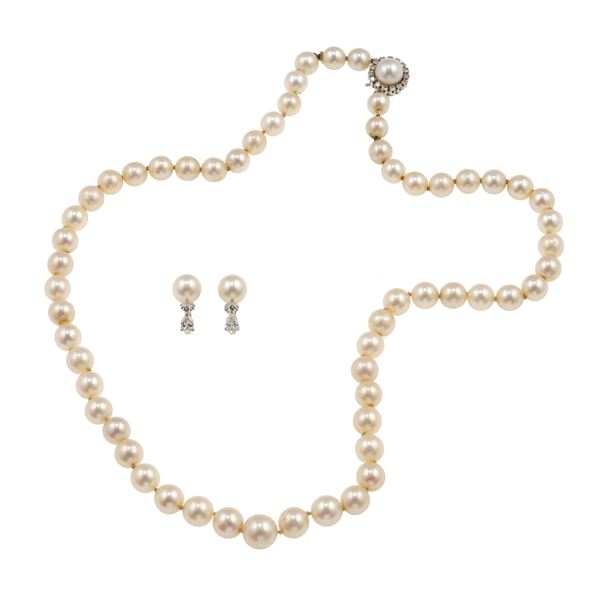 Collana ed orecchini con perle coltivate e piccoli diamanti
