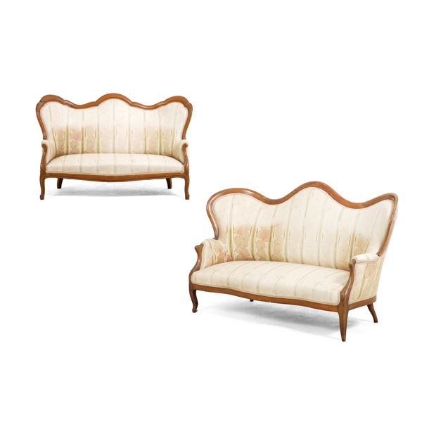 Coppia di divani in legno