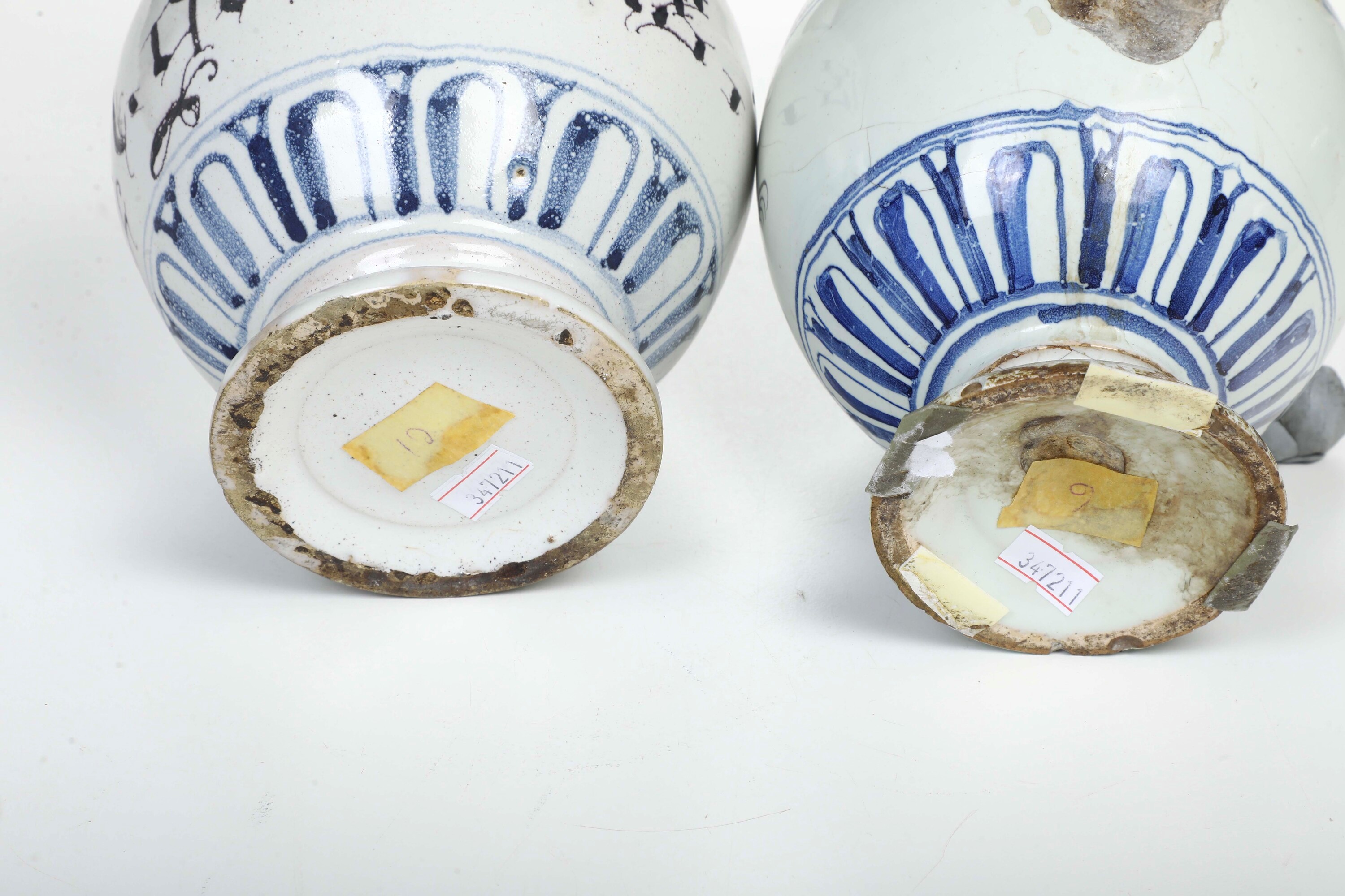 Maiolica, Due bottiglie, Italia settentrionale (probabilmente veneto), XVIII secolo