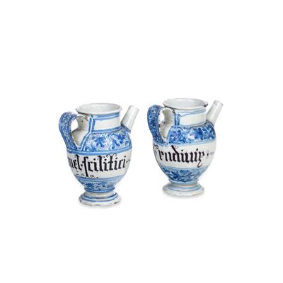 Veneto, Coppia di orcioli in maiolica, fine XVII-inizio XVIII secolo