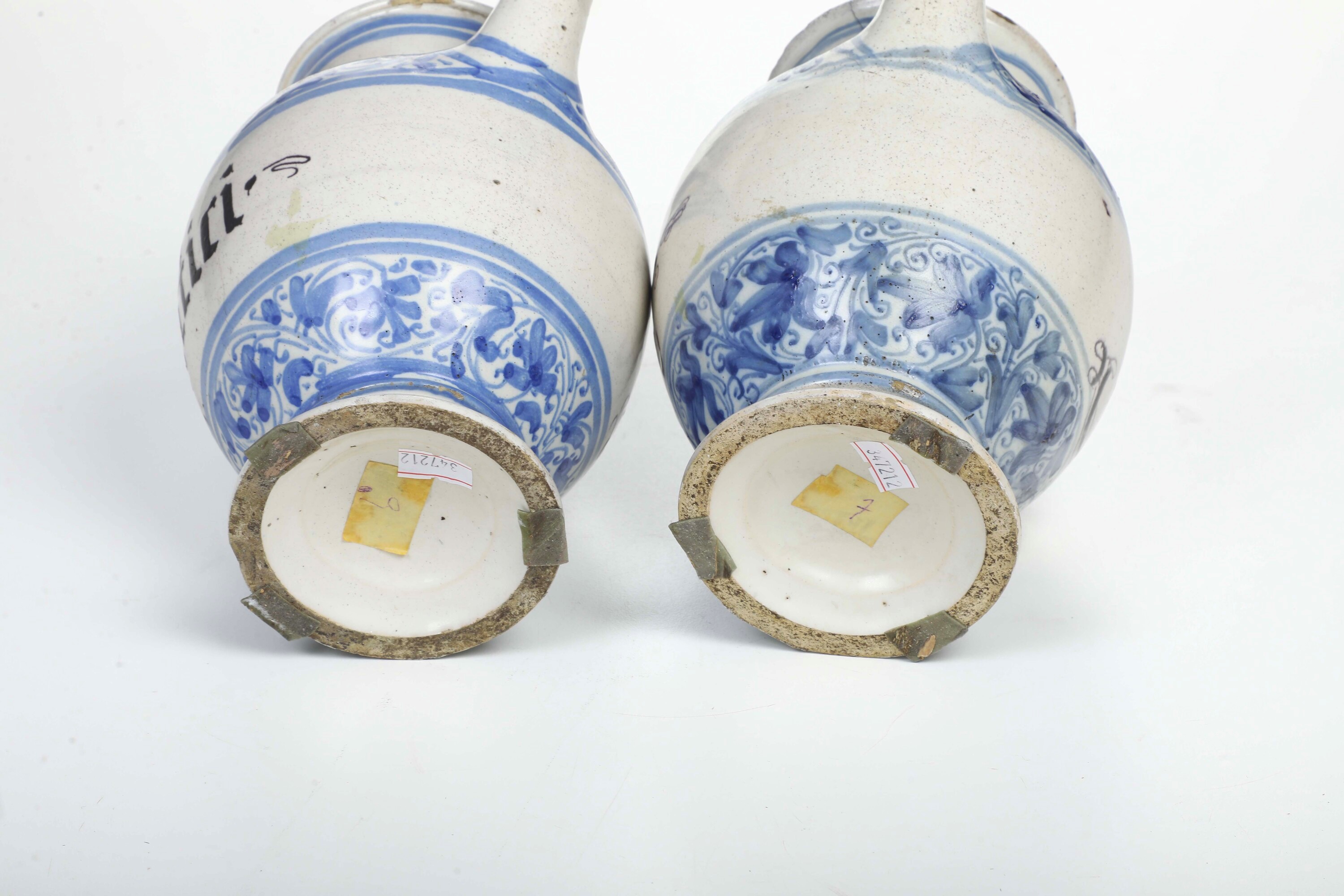 Veneto, Coppia di orcioli in maiolica, fine XVII-inizio XVIII secolo