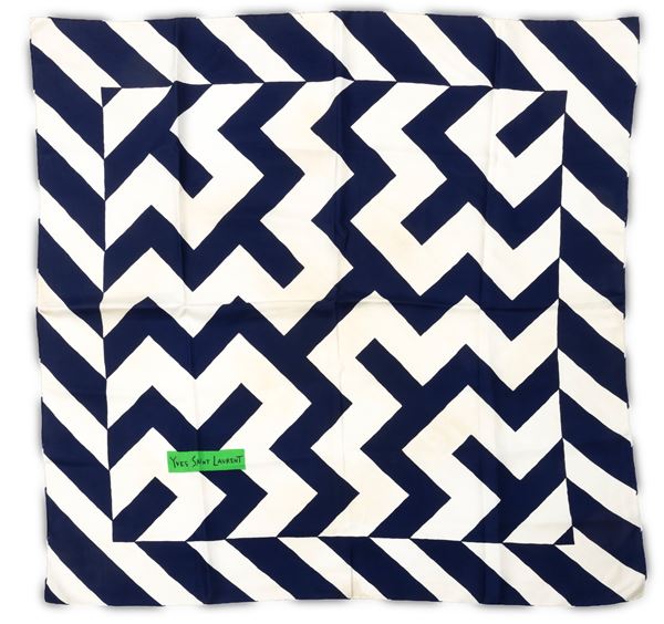 Yves Saint Laurent, Foulard