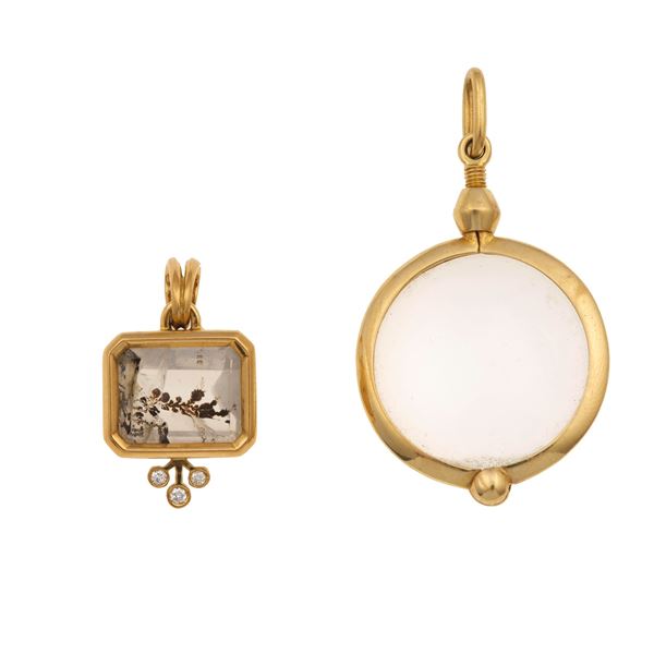 Lotto composto da un pendente con lente ed un pendente con agata muschiata e diamanti