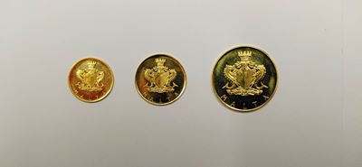 Malta, Lotto di tre monete in oro del 1974: 50 Pounds, 20 Pounds, 10 Pounds