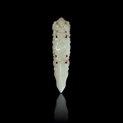 Eelemento in Giada Bianca Traforata con Decori Geometrici, Cina, Dianstia Qing, XIX Secolo