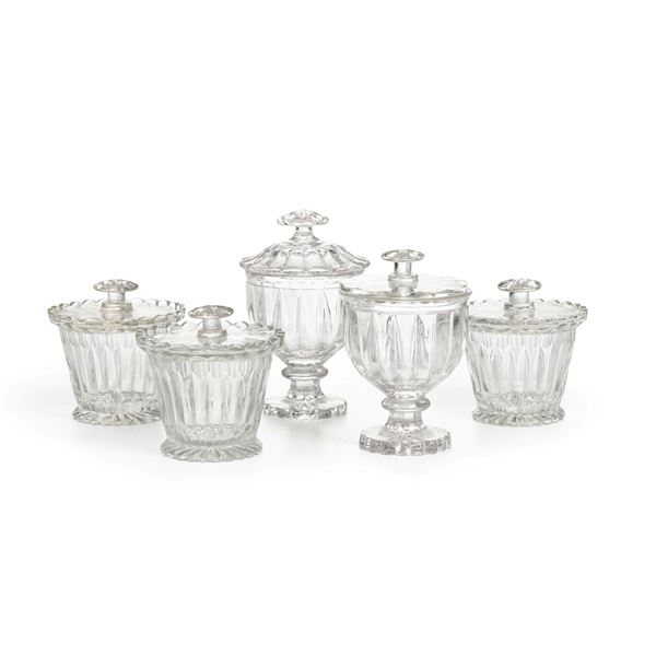 Cinque contenitori con coperchio. Francia, Probabilmente Baccarat, 1900 circa.