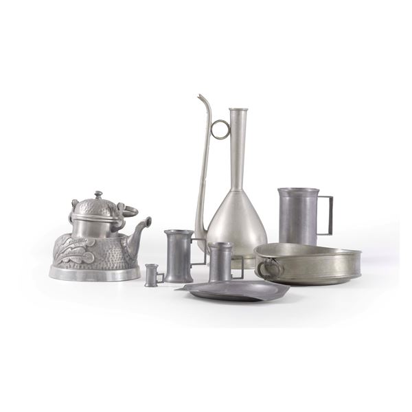 Lotto misto di oggetti in peltro