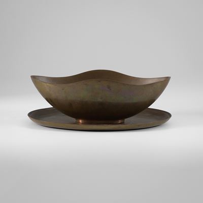 Bacile con vassoio in bronzo