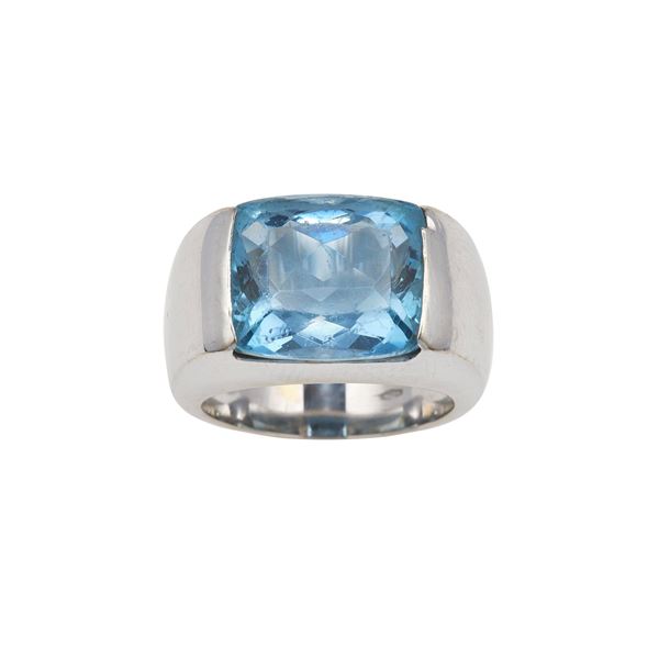 Anello con acquamarina