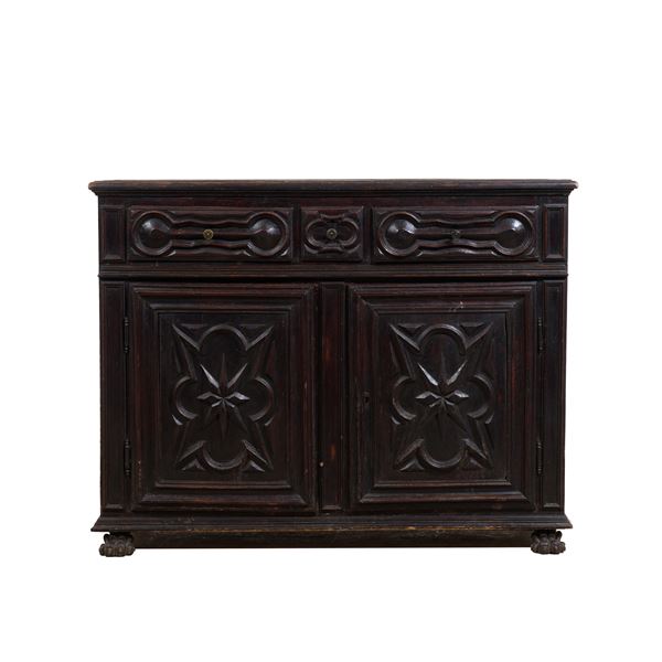 Credenza in legno intagliato. Piemonte XVII-XVIII secolo