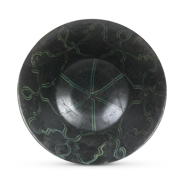 Ciotola con silhouette Persia (Iran), Kashan, fine XII - inizio XIII secolo 