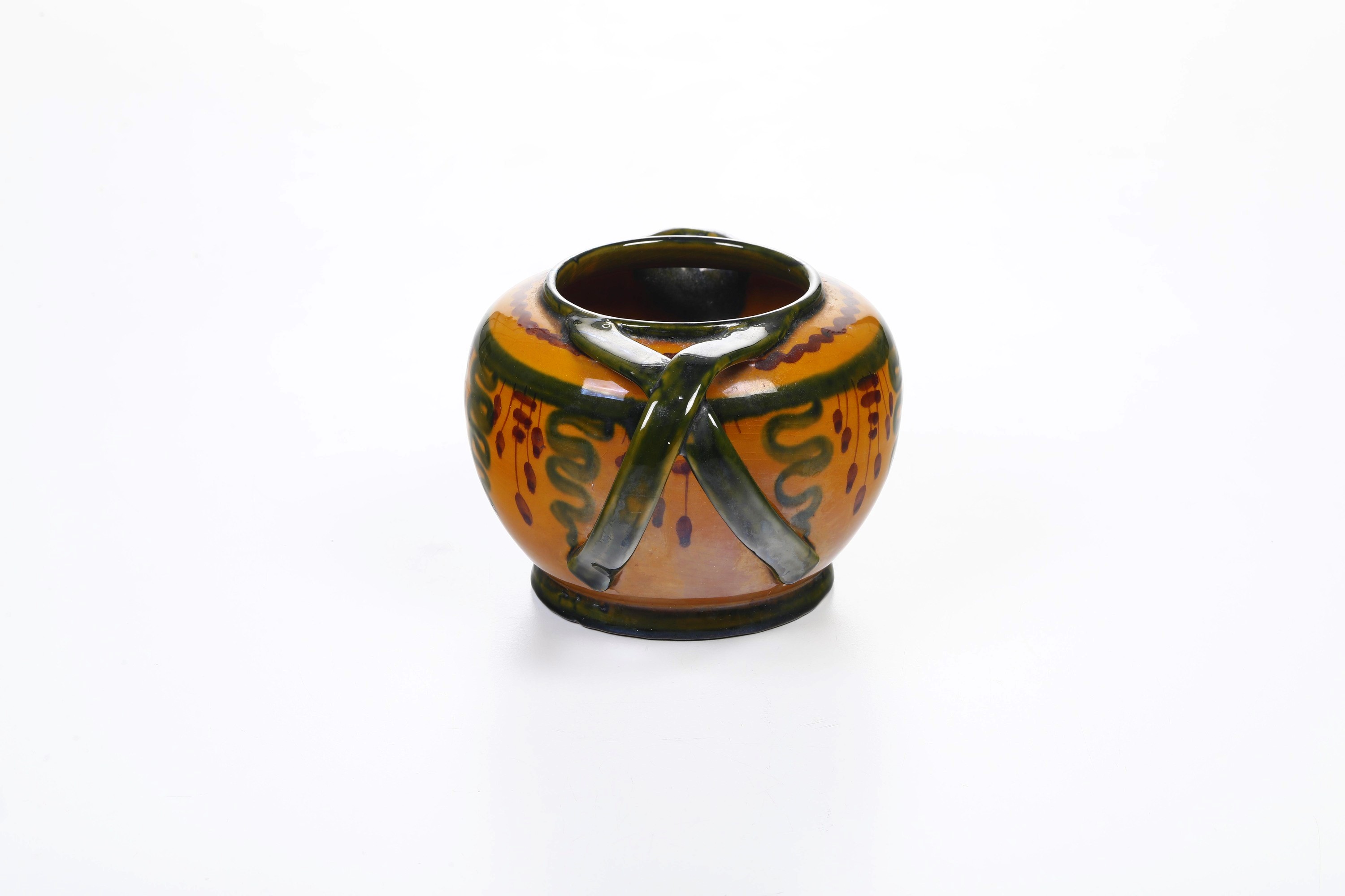 Bottega Santucci, Piccolo versatoio in maiolica