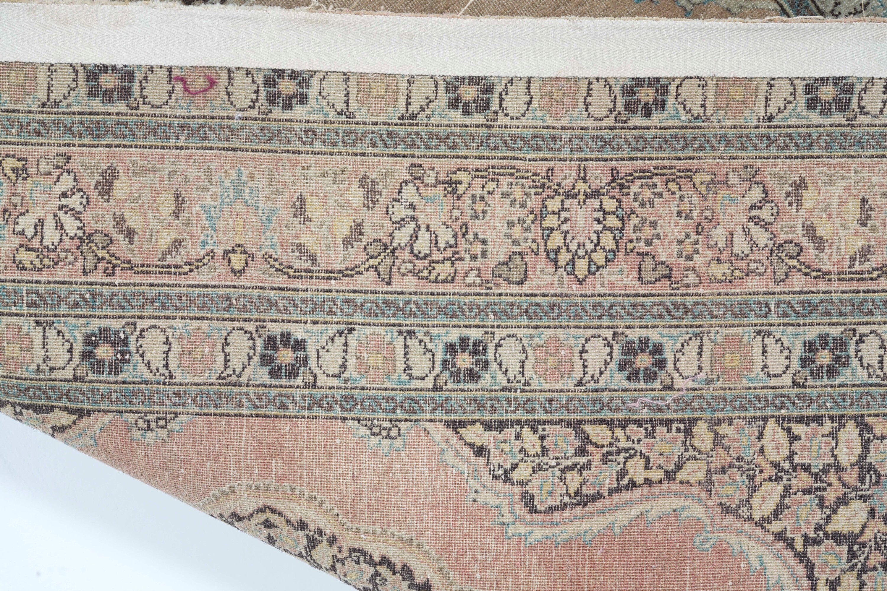 Tappeto Persiano, campo beige con medaglione marrone, inizio XX secolo