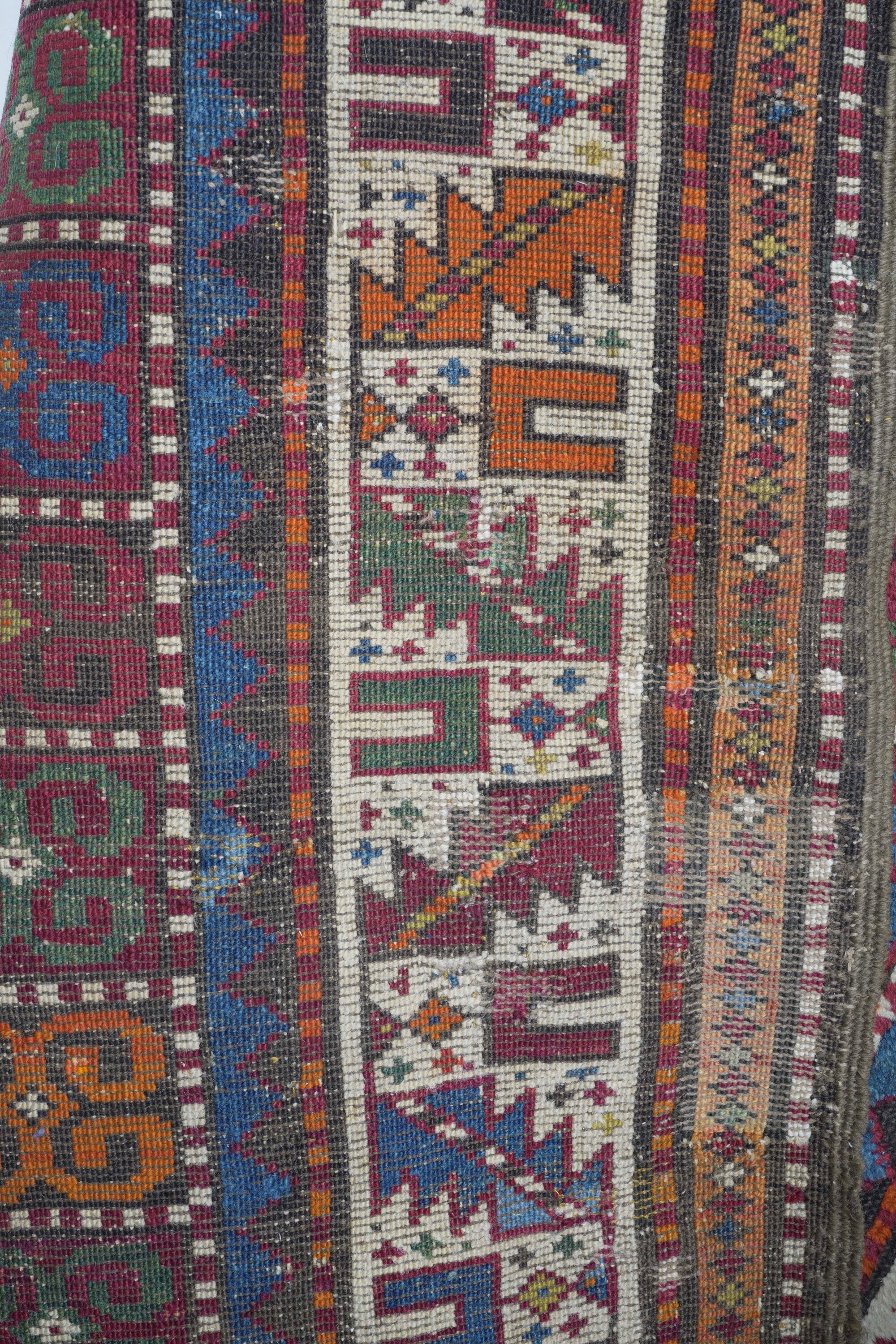 Tappeto Kazak, Caucaso, fine XIX - inizio XX secolo, cm 272 x 130