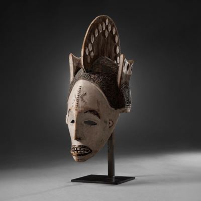 Igbo (Nigeria), Maschera Agbogho Mmuo in legno policromo