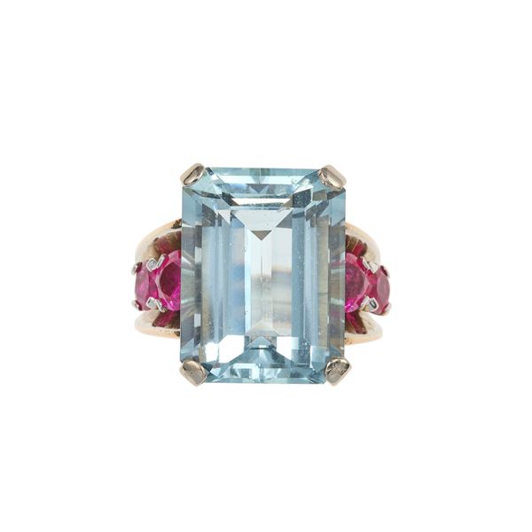 Anello con acquamarina e rubini