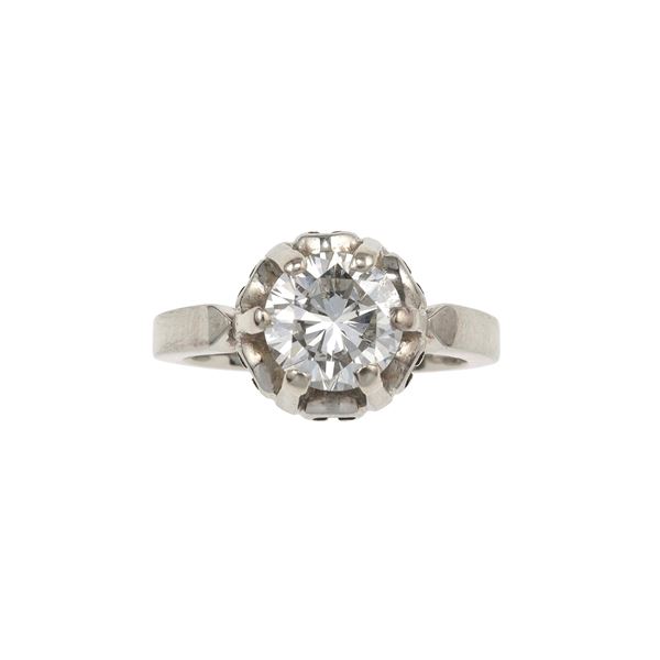 Diamante taglio brillante di ct 1.97, colore J, caratteristiche interne VS2, fluorescenza UV nulla